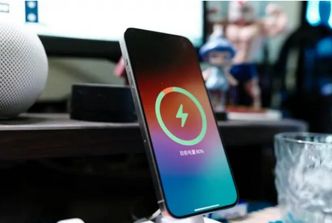 汉川苹果15换屏服务分享用什么充电器给iPhone15充电更好 